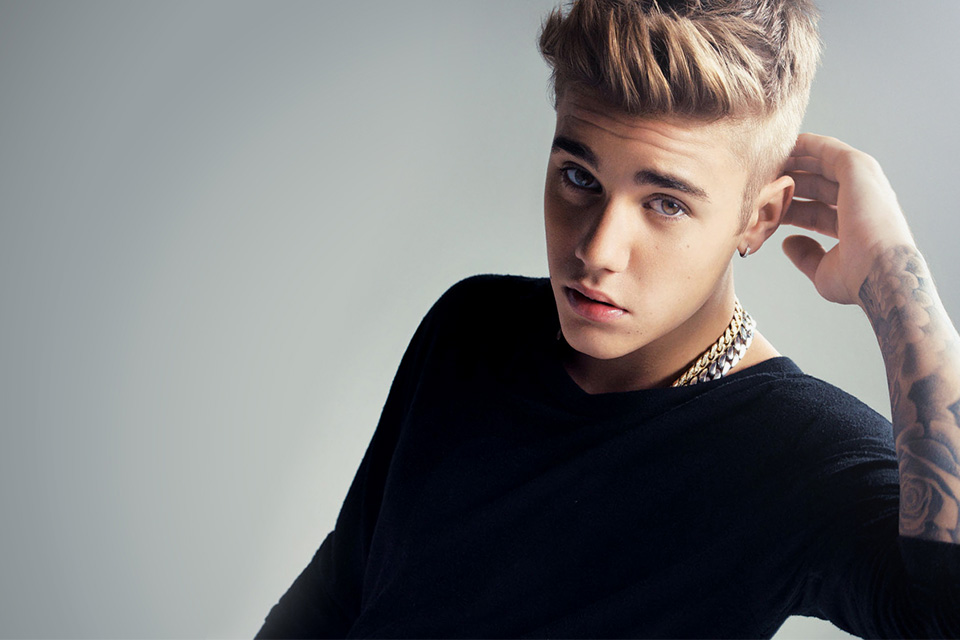Justin Bieber attacked in club (video)